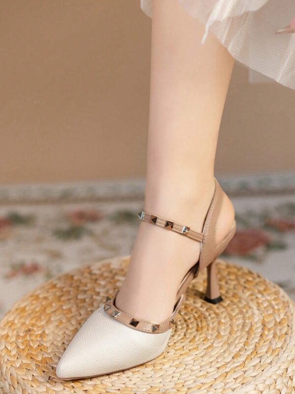 Sandalias Slingback de Taco Alto con Tachuelas y Correas Cruzadas - Image 26