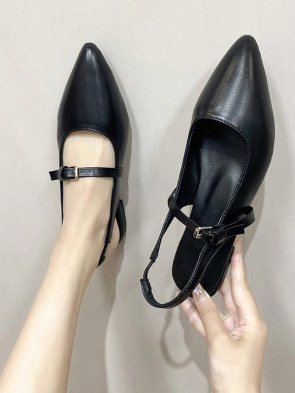 Sandalias Negras Estilo Coreano Punta Fina y Correa Única - Image 3