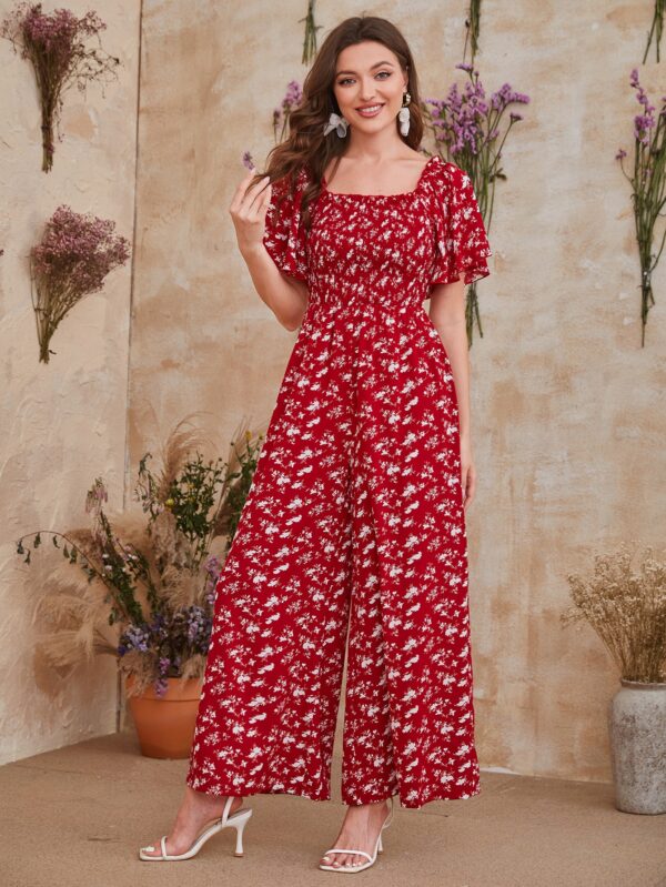 Mono Floral con Volantes y Escote Cuadrado
