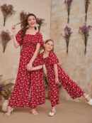 Mono Floral con Volantes y Escote Cuadrado