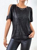 Remera Elegante con Hombros Descubiertos y Detalles de Lentejuelas