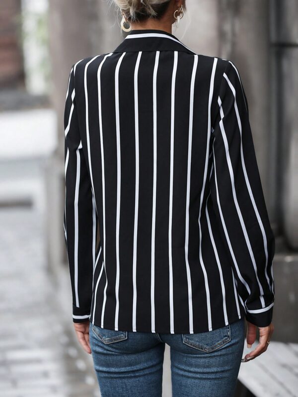 Camisa Manga Larga a Rayas Verticales con Botones - Image 2
