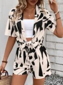 Conjunto Veraniego de Blusa y Shorts con Estampado Geométrico