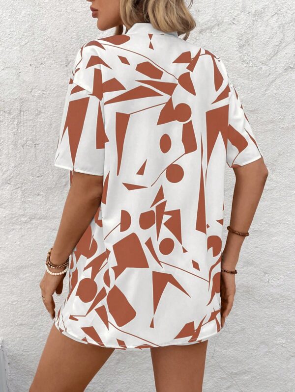 Conjunto Veraniego de Blusa y Shorts con Estampado Geométrico - Image 8