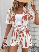 Conjunto Veraniego de Blusa y Shorts con Estampado Geométrico