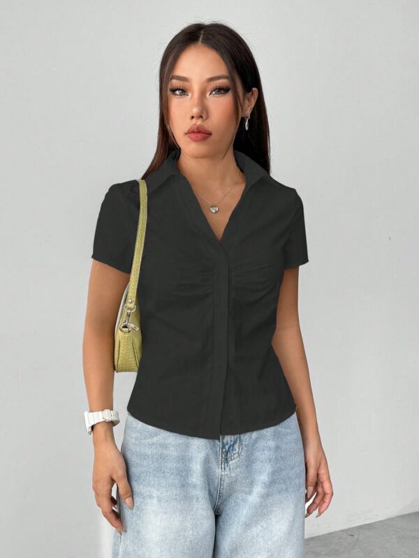 Camisa Casual de Color Sólido con Mangas Cortas - Image 4