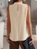 Blusa sin Mangas de Cuello Alto con Detalles Elegantes