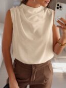 Blusa sin Mangas de Cuello Alto con Detalles Elegantes