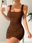 Vestido Corto Sin Mangas con Escote Cuadrado y Plisado