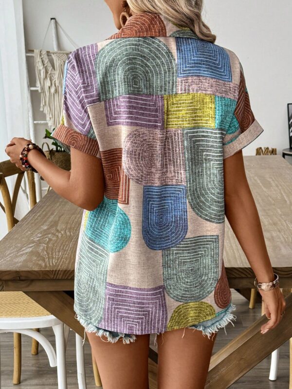 Camisa Casual de Cuello Solapa y Manga Corta con Estampado Geométrico - Image 2