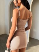 Vestido Mini Ajustado con Tirantes y Detalle de Costillas
