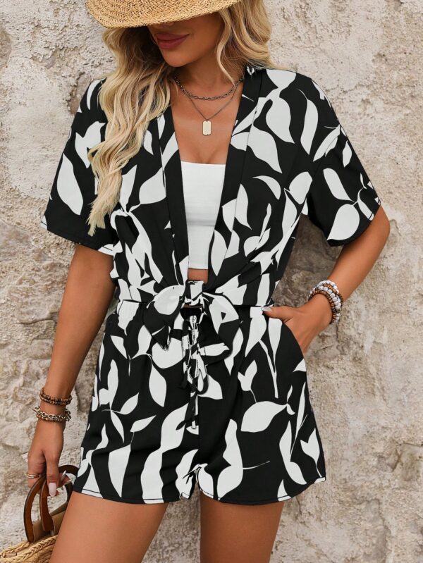 Conjunto Veraniego de Blusa y Shorts con Estampado Geométrico - Image 6