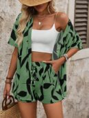 Conjunto Veraniego de Blusa y Shorts con Estampado Geométrico