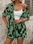 Conjunto Veraniego de Blusa y Shorts con Estampado Geométrico