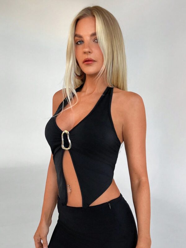 Camisola Ajustada con Cuello Halter, Espalda Descubierta y Decoración Metálica - Image 4