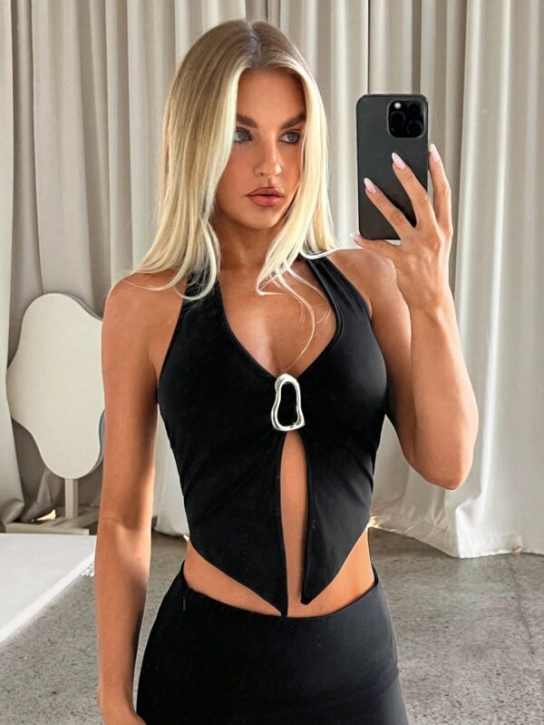 Camisola Ajustada con Cuello Halter, Espalda Descubierta y Decoración Metálica - Image 5