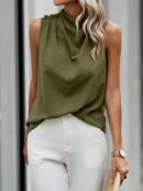 Blusa sin Mangas de Cuello Alto con Detalles Elegantes