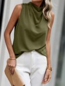 Blusa sin Mangas de Cuello Alto con Detalles Elegantes