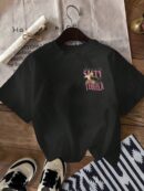 Remera Estampada de Frutas y Letras con Cuello Redondo