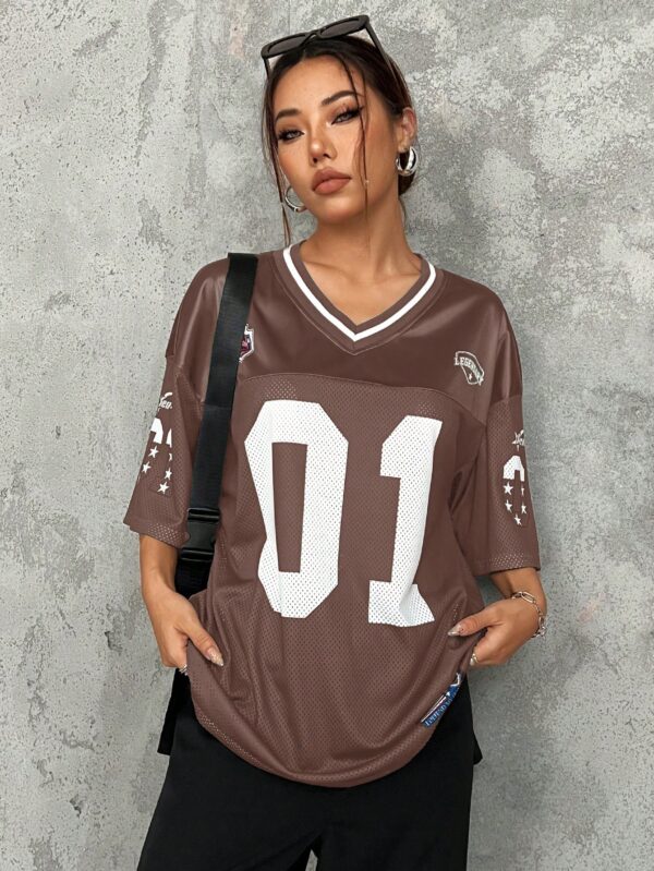 Camiseta Deportiva de Malla con Estampado de Números y Letras - Image 60