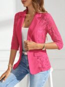 Chaqueta Elegante con Detalles de Encaje y Botón Único
