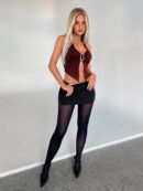 Camisola Ajustada con Cuello Halter, Espalda Descubierta y Decoración Metálica