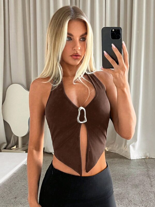 Camisola Ajustada con Cuello Halter, Espalda Descubierta y Decoración Metálica - Image 32