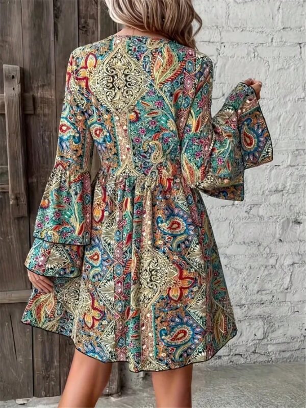 Vestido Estampado con Cuello V y Manga Larga - Image 2