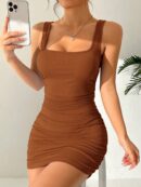 Vestido Corto Sin Mangas con Escote Cuadrado y Plisado