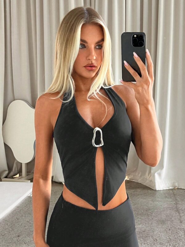 Camisola Ajustada con Cuello Halter, Espalda Descubierta y Decoración Metálica - Image 70