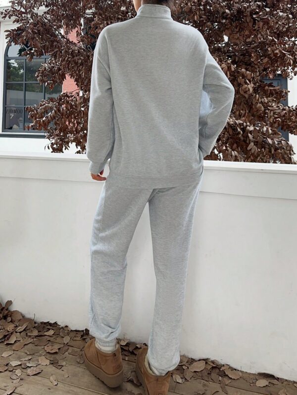 Set de Sudadera y Joggers de Fleece con Cierre y Cuello Alto - Image 6