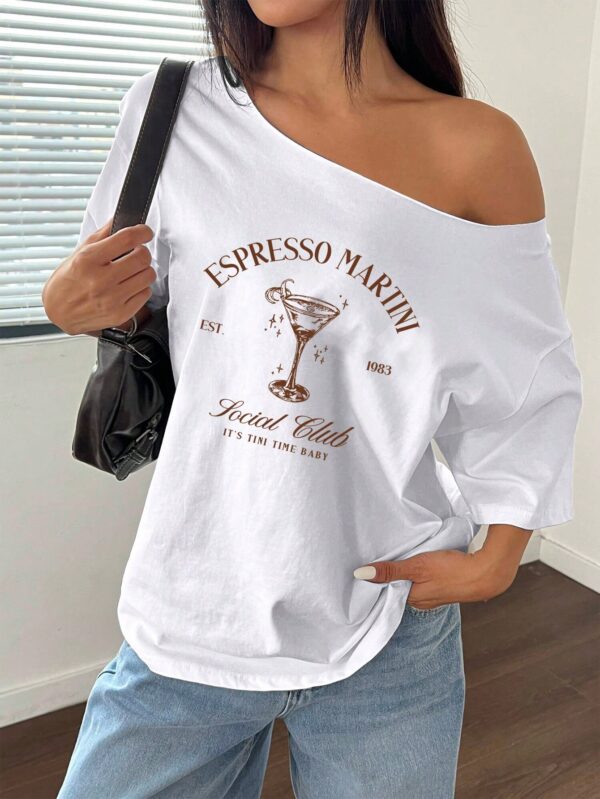 Remera Suelta de Hombro Caído con Eslogan 'Espresso Martini' - Image 6