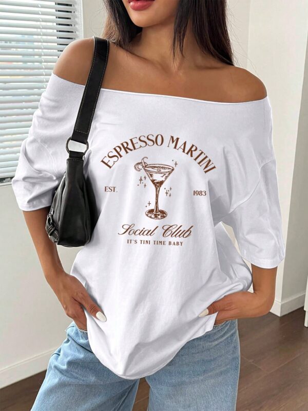 Remera Suelta de Hombro Caído con Eslogan 'Espresso Martini' - Image 7
