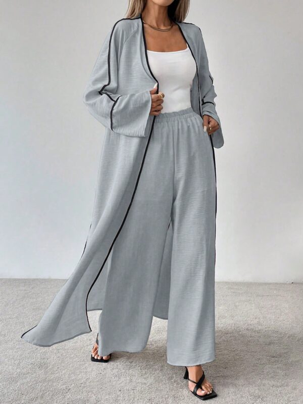 Conjunto de Abrigo Largo y Pantalones Anchos con Contraste