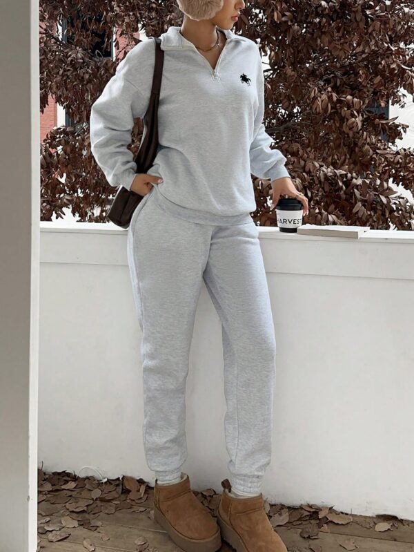 Set de Sudadera y Joggers de Fleece con Cierre y Cuello Alto - Image 16