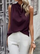 Blusa sin Mangas de Cuello Alto con Detalles Elegantes