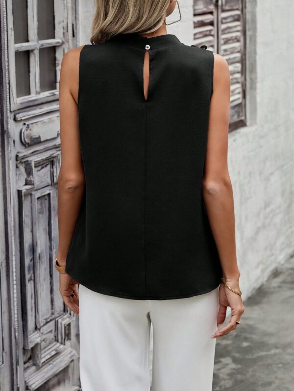 Blusa sin Mangas de Cuello Alto con Detalles Elegantes - Image 2