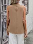 Blusa sin Mangas de Cuello Alto con Detalles Elegantes