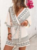 Romper de Verano con Cintura Alta y Textura de Encaje Floral