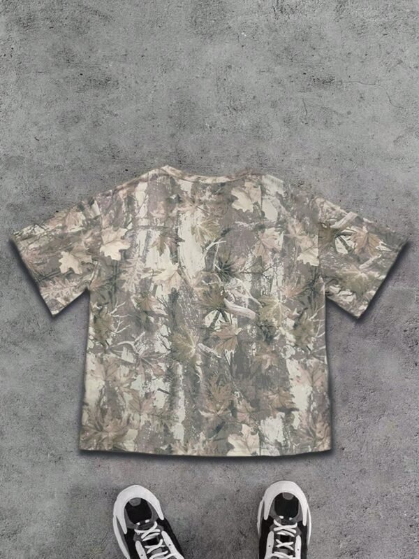 Remera Casual Oversize con Estampado Camuflado y Manga Corta - Image 8