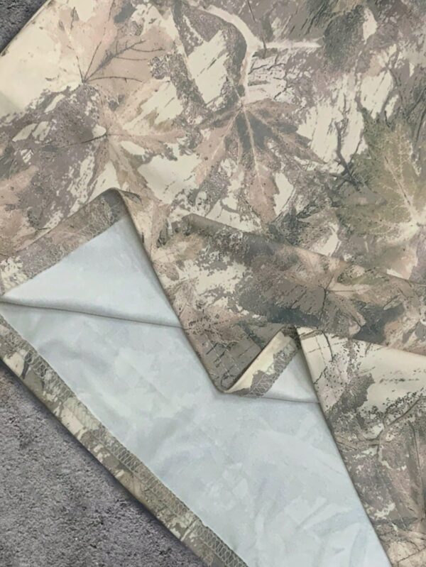 Remera Casual Oversize con Estampado Camuflado y Manga Corta - Image 9