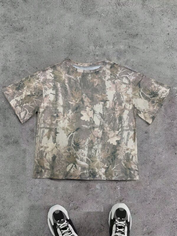 Remera Casual Oversize con Estampado Camuflado y Manga Corta - Image 11