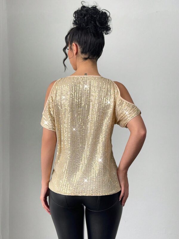 Remera Elegante con Hombros Descubiertos y Detalles de Lentejuelas - Image 21