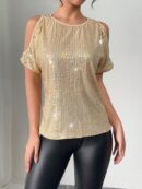 Remera Elegante con Hombros Descubiertos y Detalles de Lentejuelas