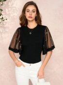 Remera Negra de Negocios Casual con Mangas Flare en Malla