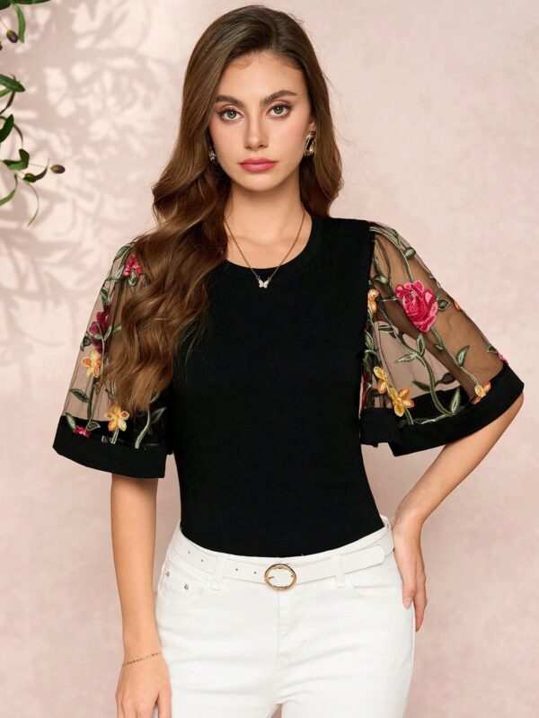 Remera Negra de Negocios Casual con Mangas Flare en Malla - Image 40