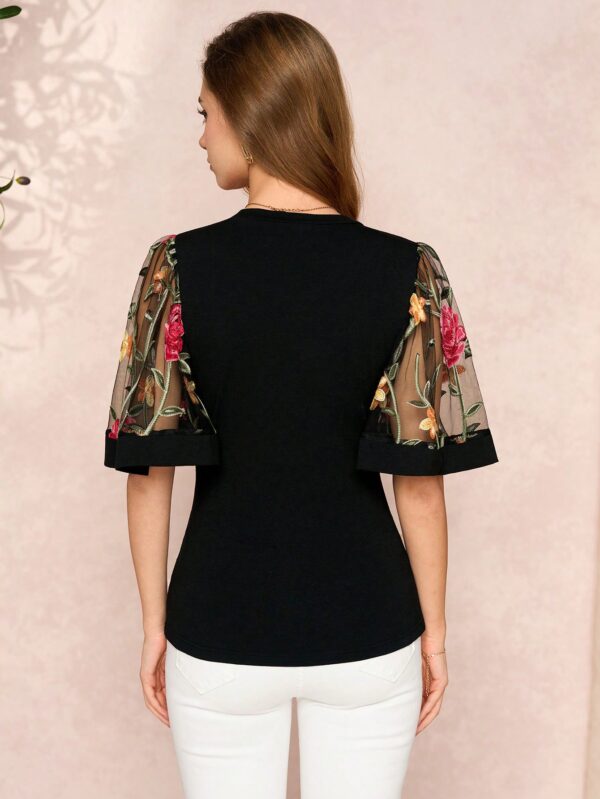 Remera Negra de Negocios Casual con Mangas Flare en Malla - Image 41