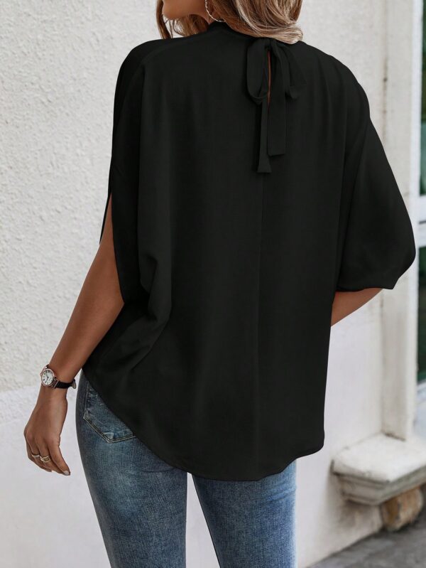 Blusa Sólida con Mangas Murciélago y Lazo Atrás - Image 2