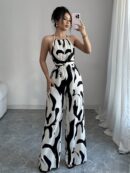 Mono Largo Estampado con Cuello Halter y Detalles Fruncidos