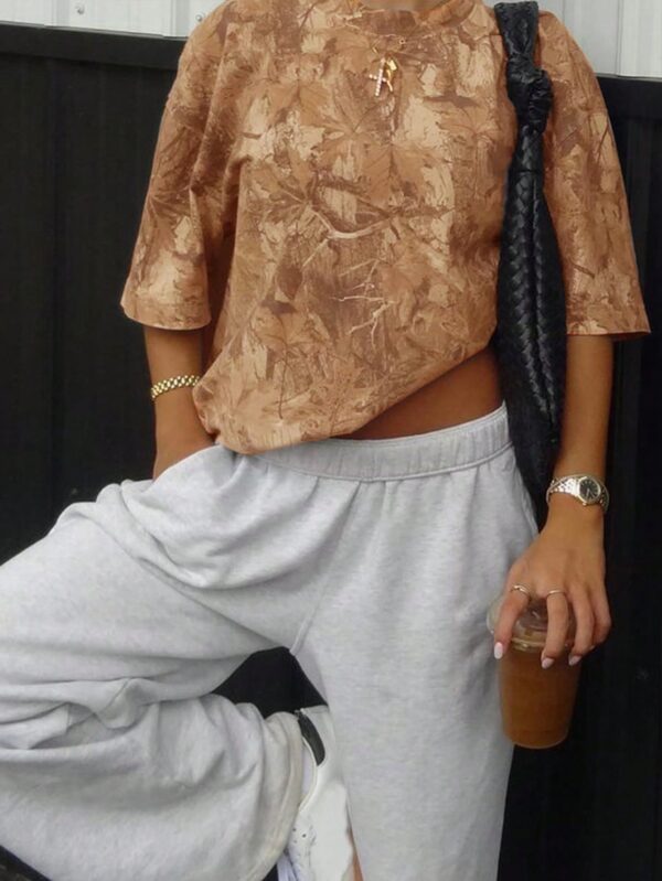 Remera Casual Oversize con Estampado Camuflado y Manga Corta - Image 30